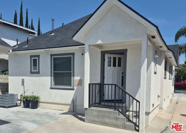 Building Photo - 3679 3rd Ave
