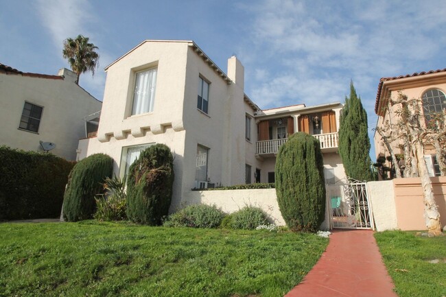 Building Photo - 8149 Blackburn Ave Unit 8149.5