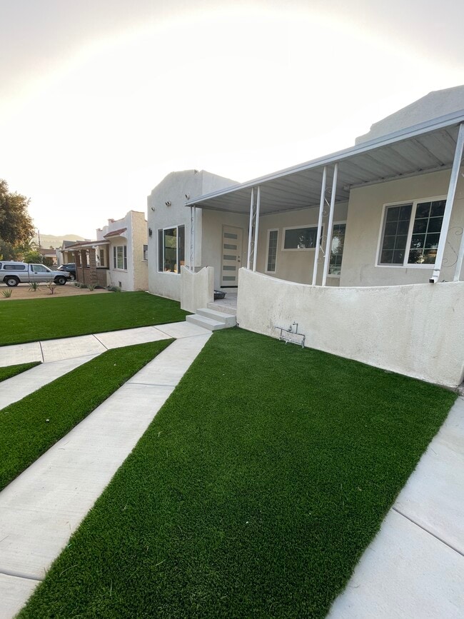 Photo - 1049 Davis Ave