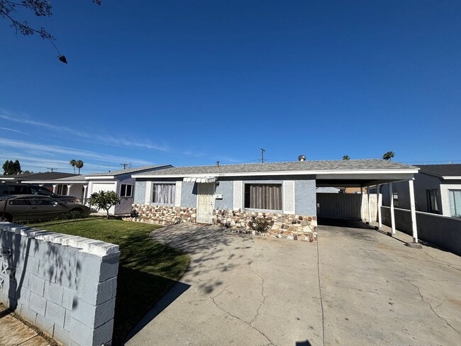 Building Photo - Affordable 3 bedroom home available now in Bellflower