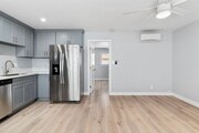 Photo - 1024 Loma Ave Unit 04