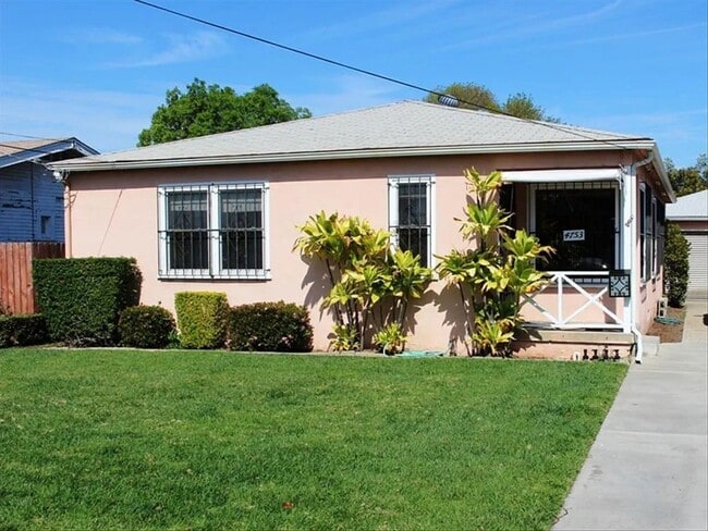 3 BR / 1.75 BA detached single-family home... - 3 BR / 1.75 BA detached single-family home...