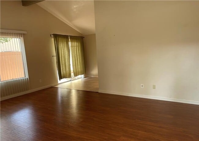 Building Photo - 16626 Shenandoah Ave Unit 3