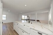 Photo - 1090 Loma Dr