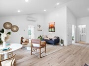 Photo - Modern & Gorgeous Private 2 BD / 1 BA Uppe... House