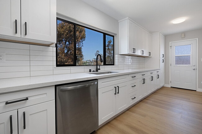 Kitchen - 2915 Union St Unit 2915