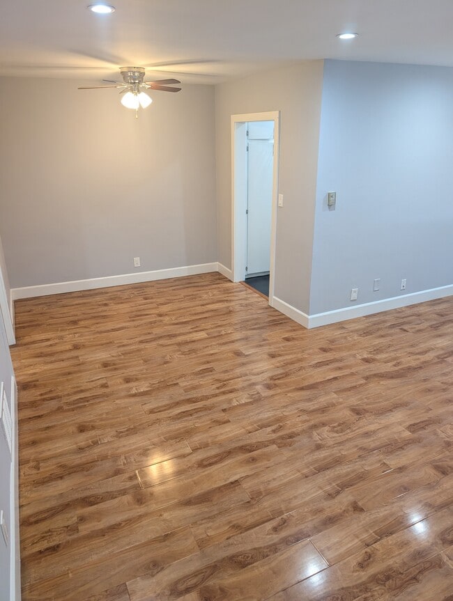 Photo - 7068 Lanewood Ave Unit Apt 5