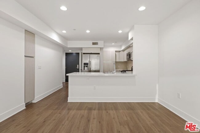 Photo - 1539 Beloit Ave Unit 214