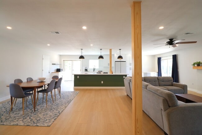 Photo - 586 Poppy Ln