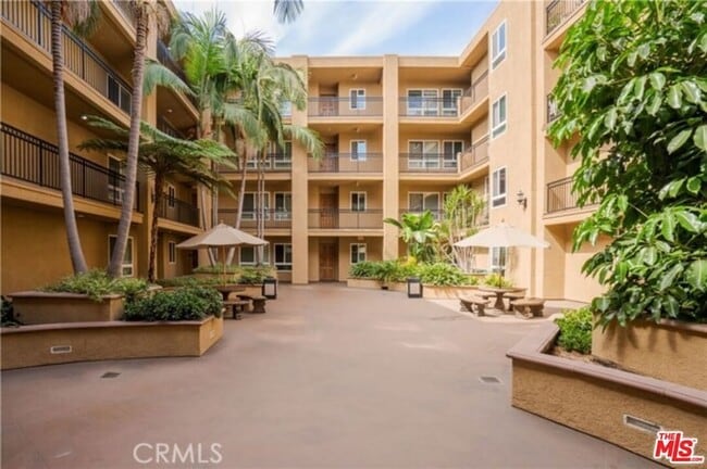 Photo - 1401 S St Andrews Pl Unit 103