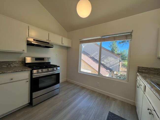 Photo - LOCATION! Move-in ready 2+2 w/parking, pool + balcony!