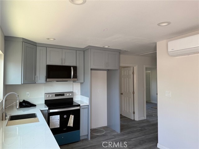 Building Photo - 1330 S Feather St Rental