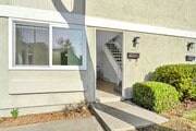 Photo - Spacious four bedroom in Prime UTC/UCSD Lo...