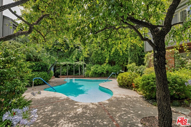 Photo - 853 S Bundy Dr