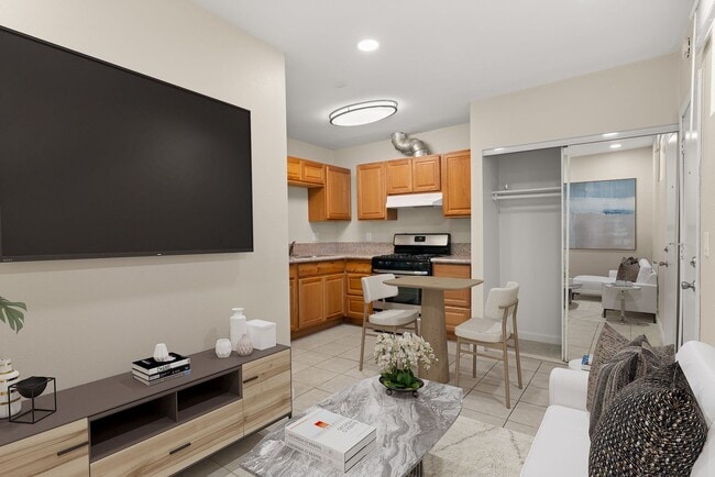 Photo - Annex on Chicago