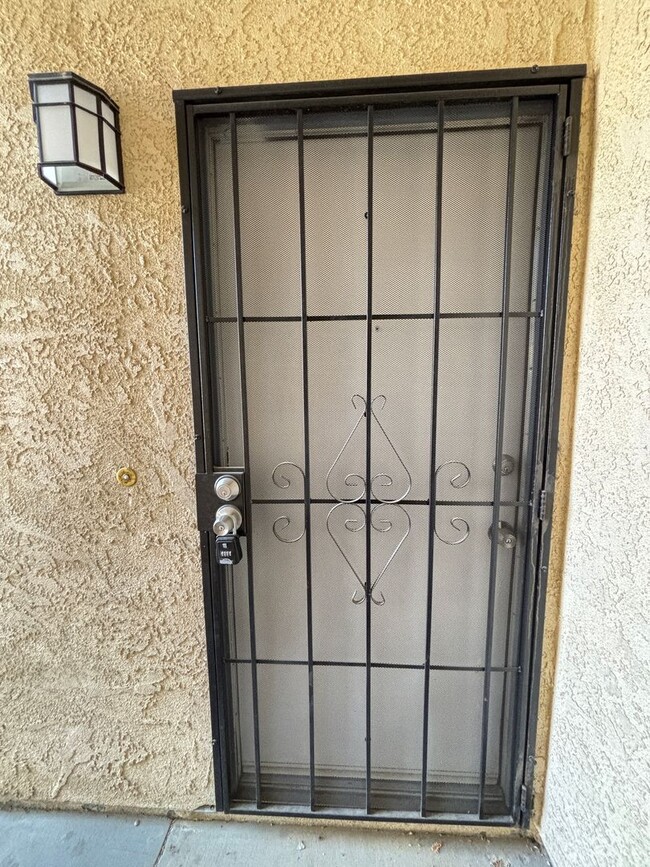 Building Photo - East Palmdale Townhouse