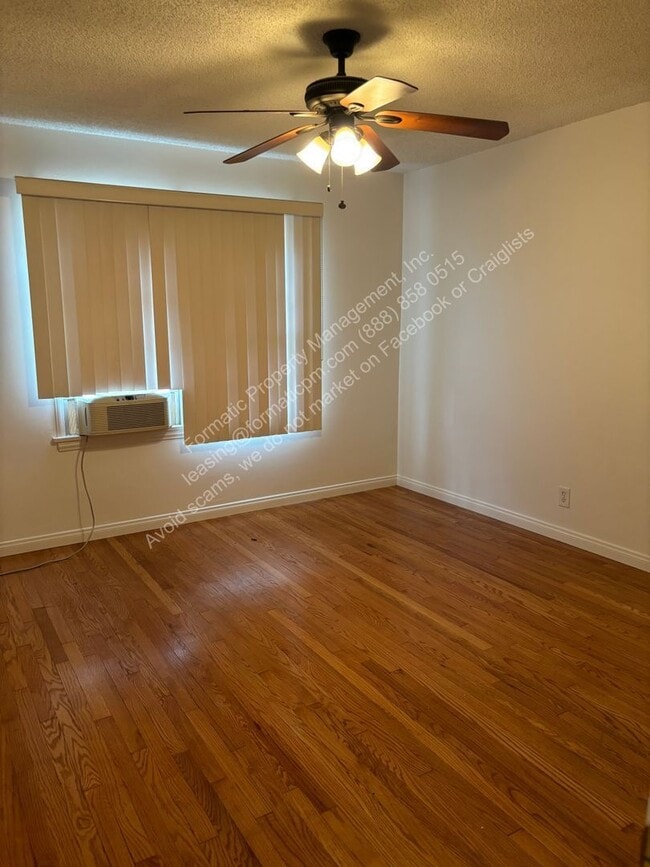 Photo - 930 N 1st St