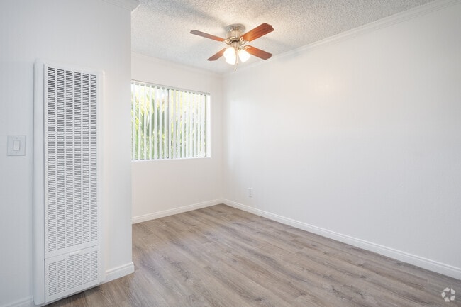 2BR, 2BA - 888SF - Dining Room - Villa La Paz