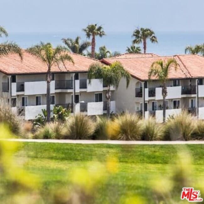 Building Photo - 6600 Beachview Dr Unit 130 Rental