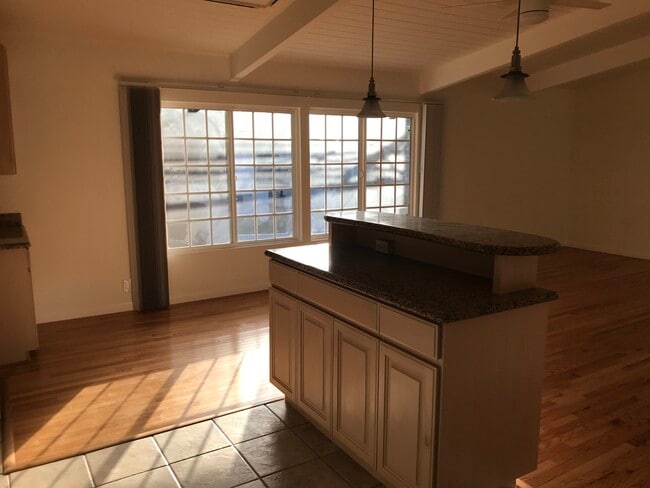 Kitchen Isle - 1815 N Beverly Glen Blvd