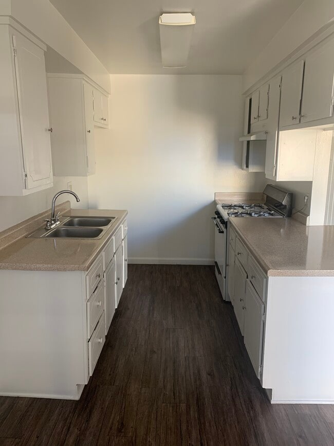 Photo - Hampton Pointe Apartments