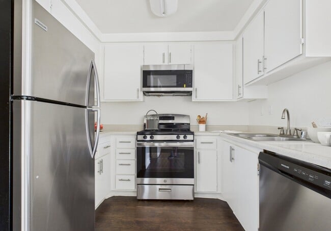 Building Photo - The Woodside Apartments