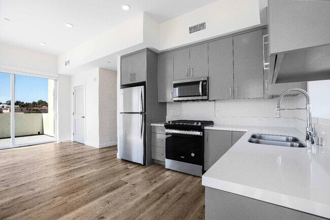 Photo - 3308 Mentone Ave