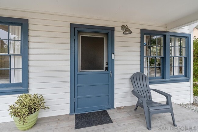 Photo - 215 N Rios Ave