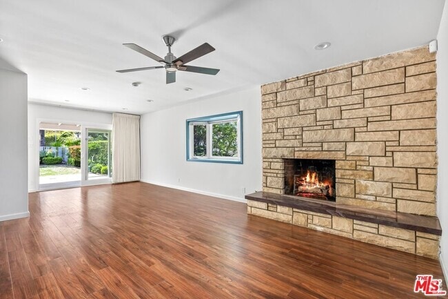 Building Photo - 4509 Canoga Dr Rental