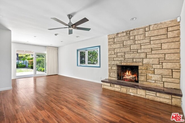 Photo - 4509 Canoga Dr House