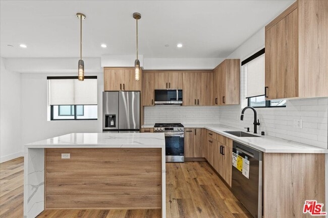 Photo - 3973 S Budlong Ave