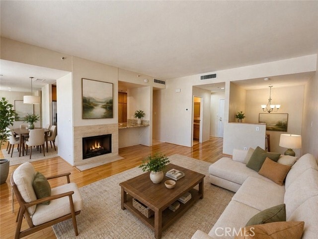 Building Photo - 600 W 9th St Unit 1508