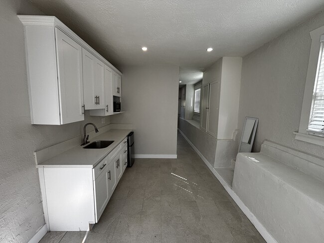 Building Photo - 655 Solano Ave