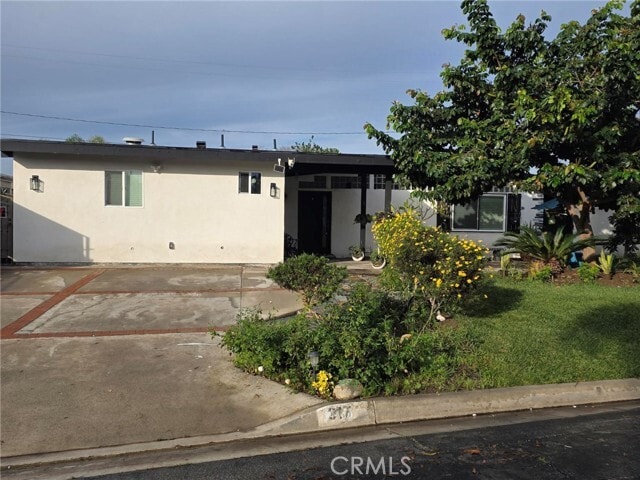 Building Photo - 917 Helmsdale Ave