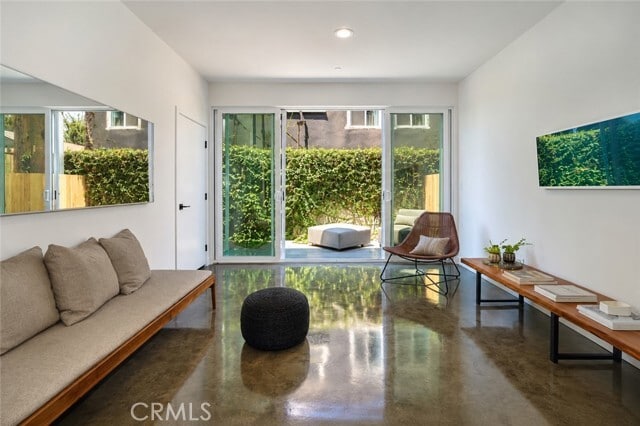 Photo - 2925 Cloverdale Ave