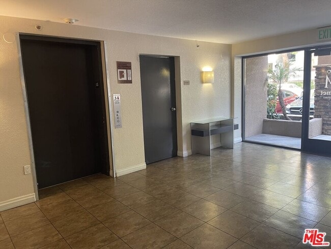 Photo - 5530 Owensmouth Ave Unit 223