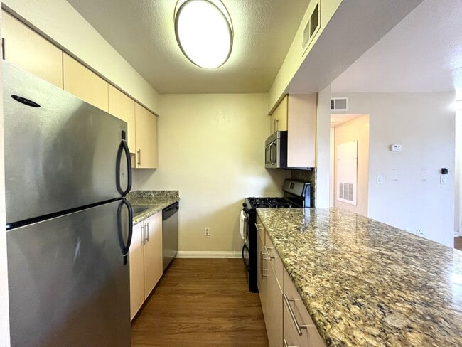 Photo - 1 bed, 1 bath located in Corona!
