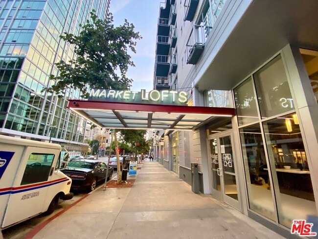 Photo - 645 W 9th St Unit 501