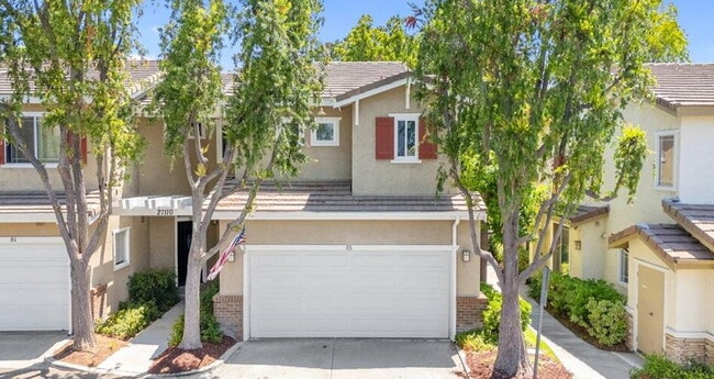 Building Photo - Beautifully Updated End-Unit Townhome in Valencia's Montana Community — No Rear Neighbors! Unit 85