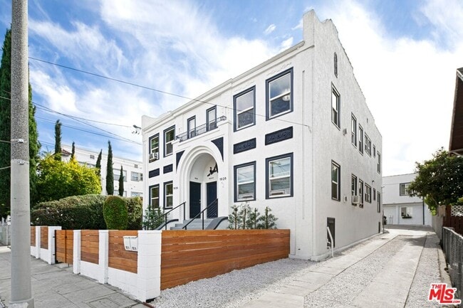 Building Photo - 1928 1/2 Santa Ynez St Rental