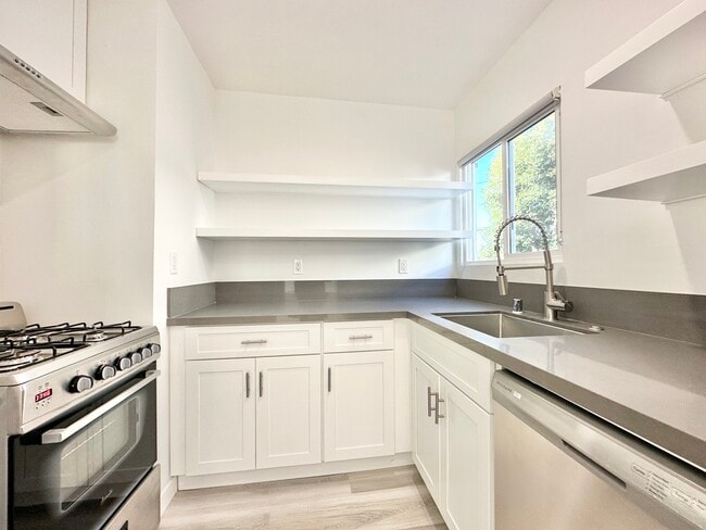 Building Photo - 2431 1/2 W Ave 33 Unit 1/2 Rental