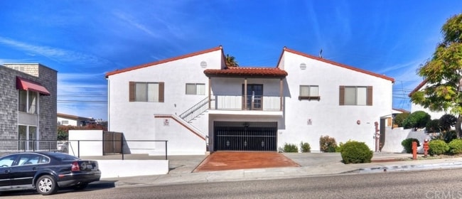 Building Photo - 147 Avenida Serra