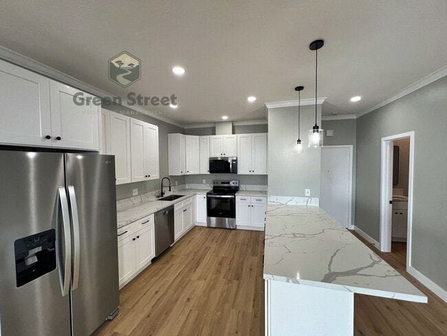 Photo - 2410 Albatross St