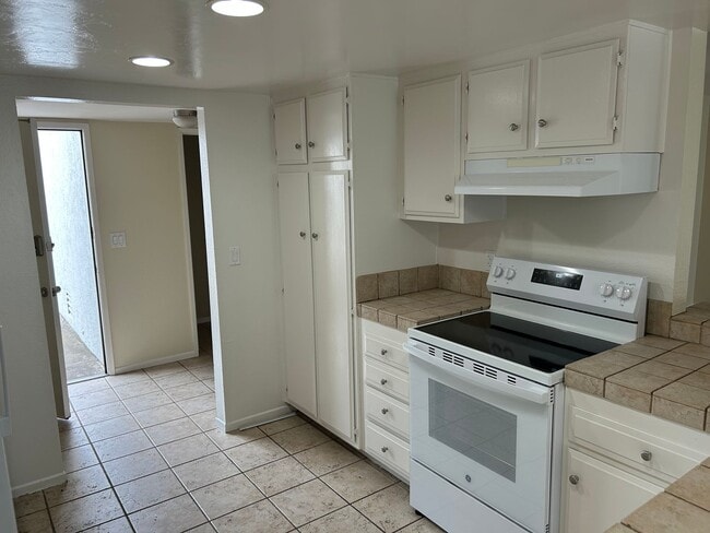 Photo - 3 Bedroom Home Near UCSD, UTC Mall, and Be...