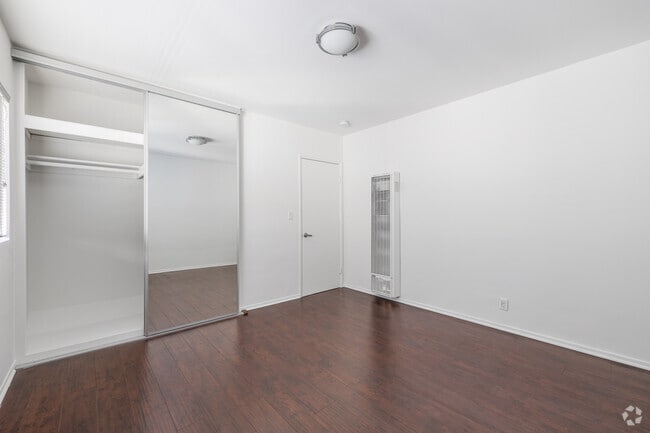 1 BR, 1 BA - 630SF - 8008 Norton Ave