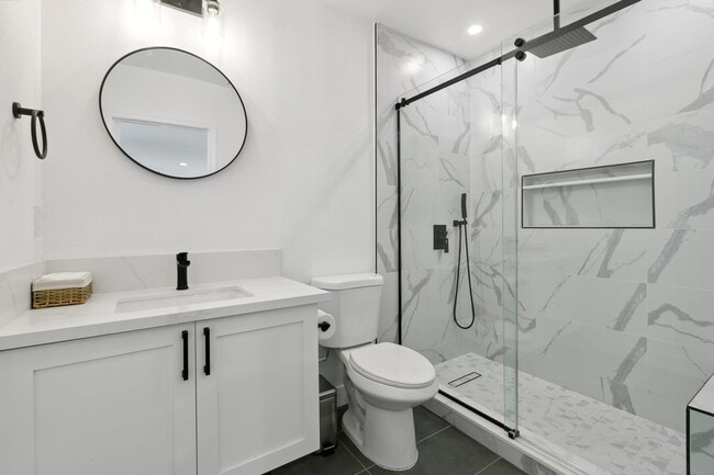 Building Photo - 1310 Halley Ct Unit 1318 Halley ct