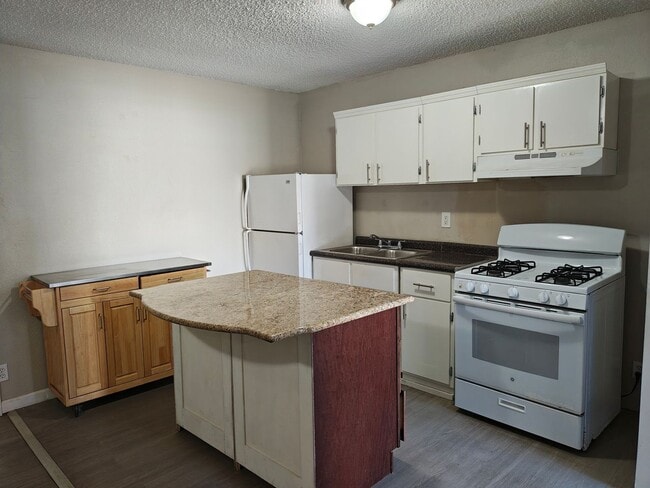 Building Photo - 621 66th St Unit 621 66th St.  B Rental