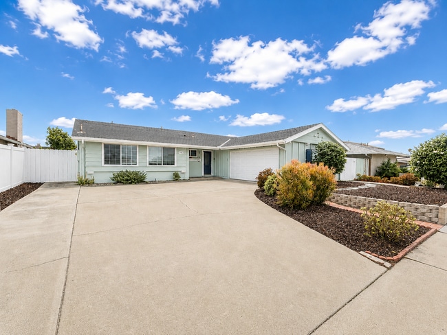 Building Photo - MUST SEE 3BD 2BA HOME! CALL 9 1 0 - 5 8 3 - 6 0 2 TODAY!