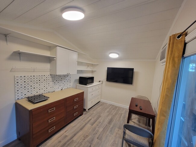 Building Photo - 11001 Darby Ave