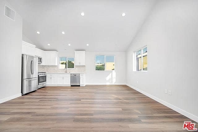 Photo - 14711 Saticoy St